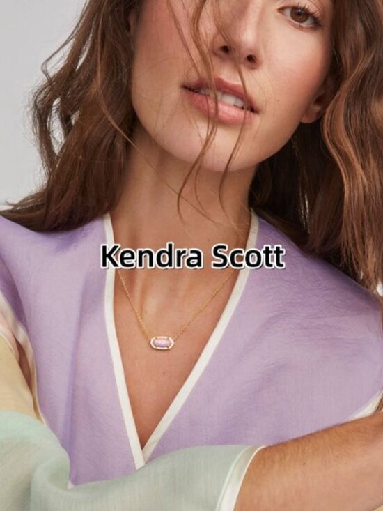 Elisa Gold Short Pendant Necklace - Picture 4 of 4